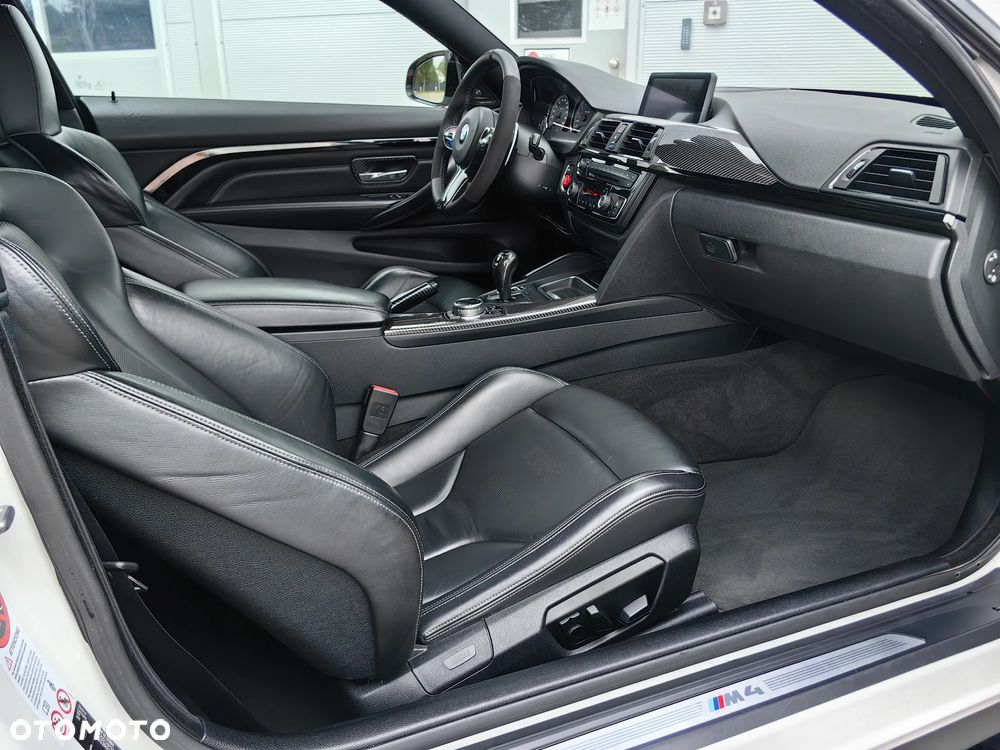 BMW M4 Coupe DKG - 32