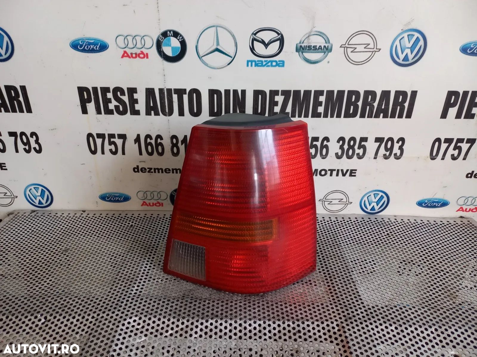 Lampa Stop Tripla Dreapta Vw Golf 4 lV Varianta Combi Break - Dezmembrari Arad - 1