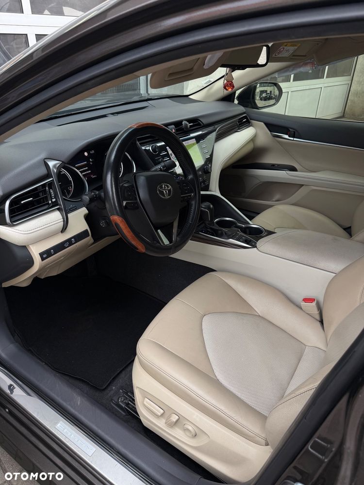 Toyota Camry - 6