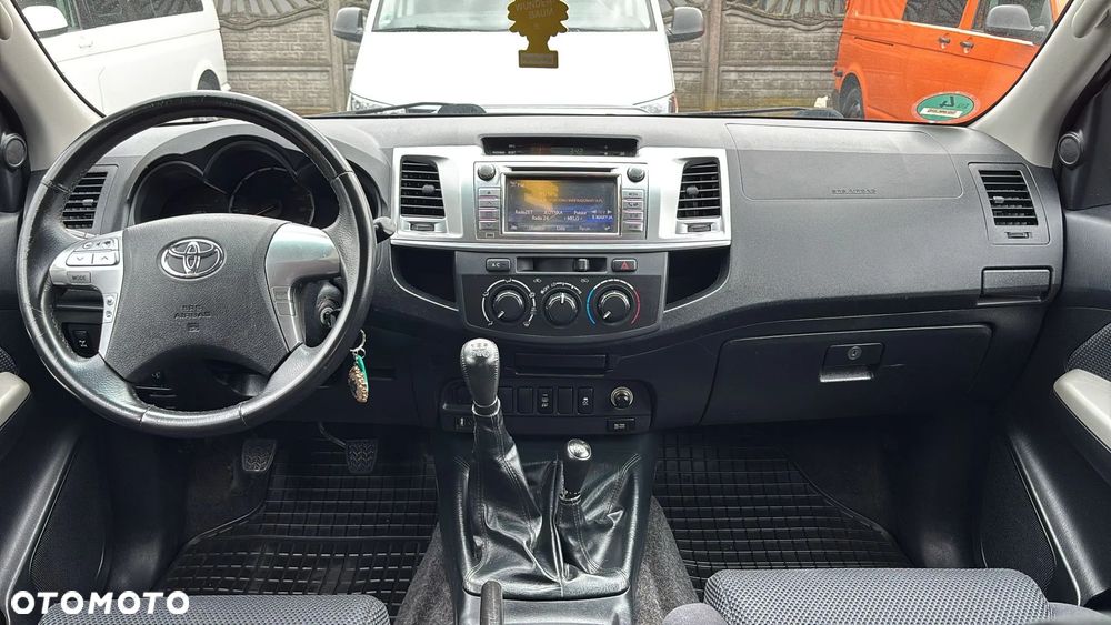 Toyota Hilux 4x4 Double Cab Life - 21