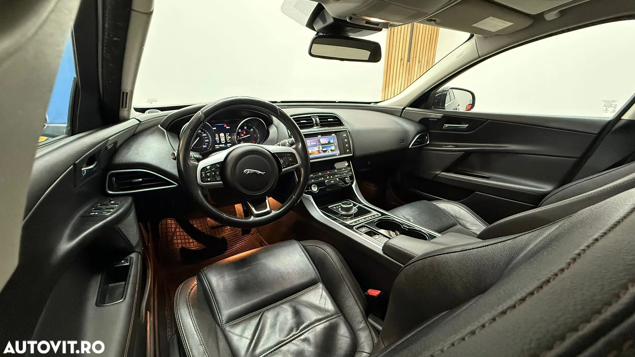 Jaguar XE 2.0 Portfolio - 20