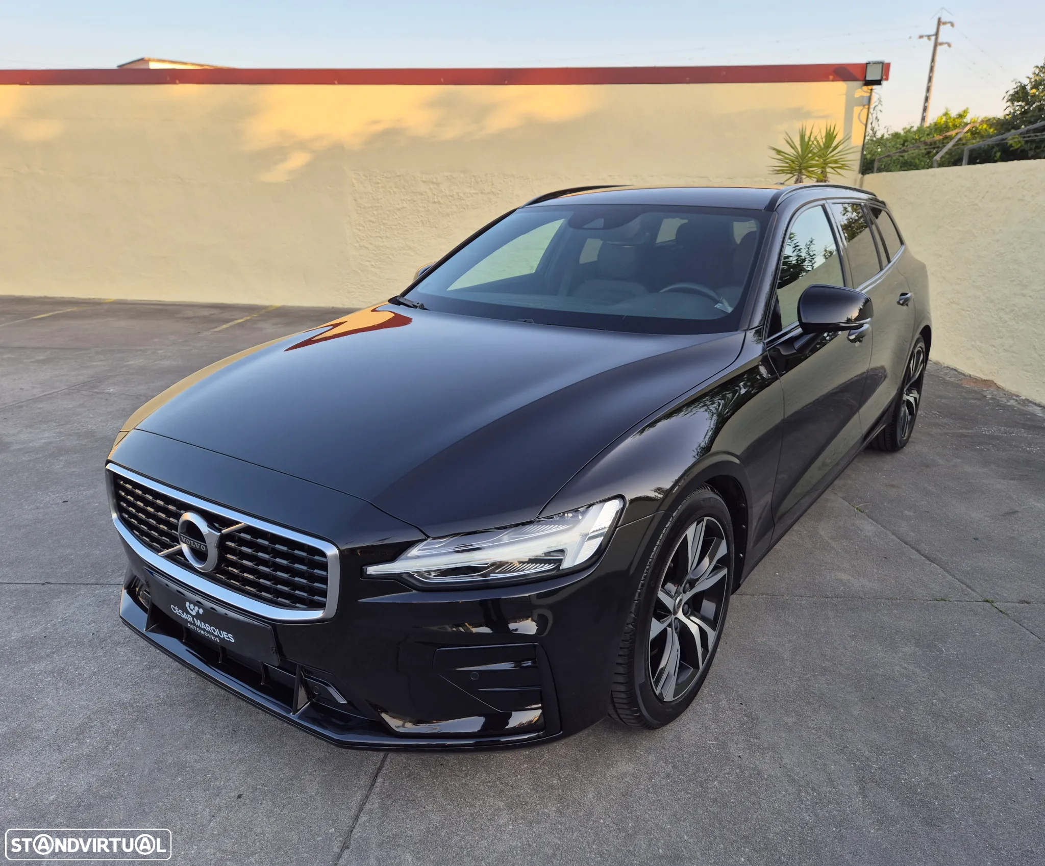 Volvo V60 2.0 D4 R-Design Geartronic - 17