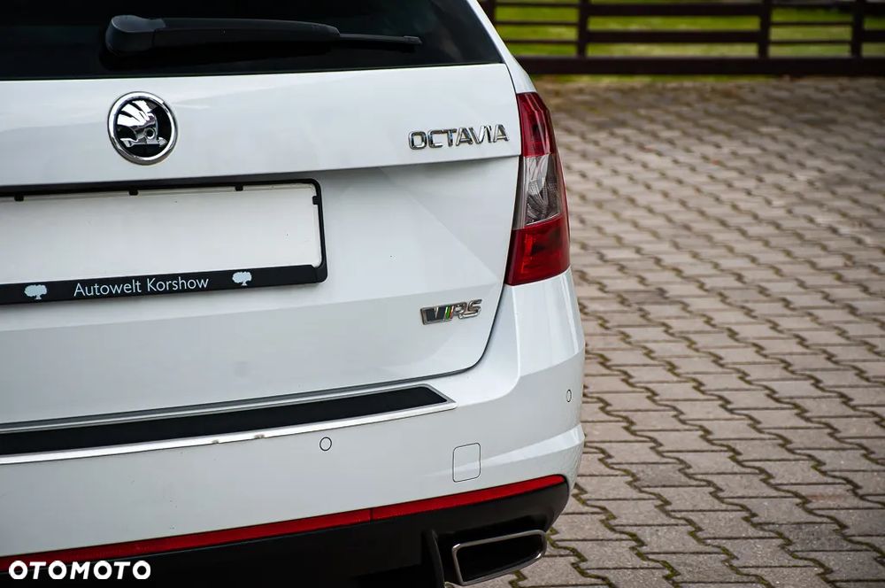 Skoda Octavia Combi 2.0 TDI DSG RS - 29
