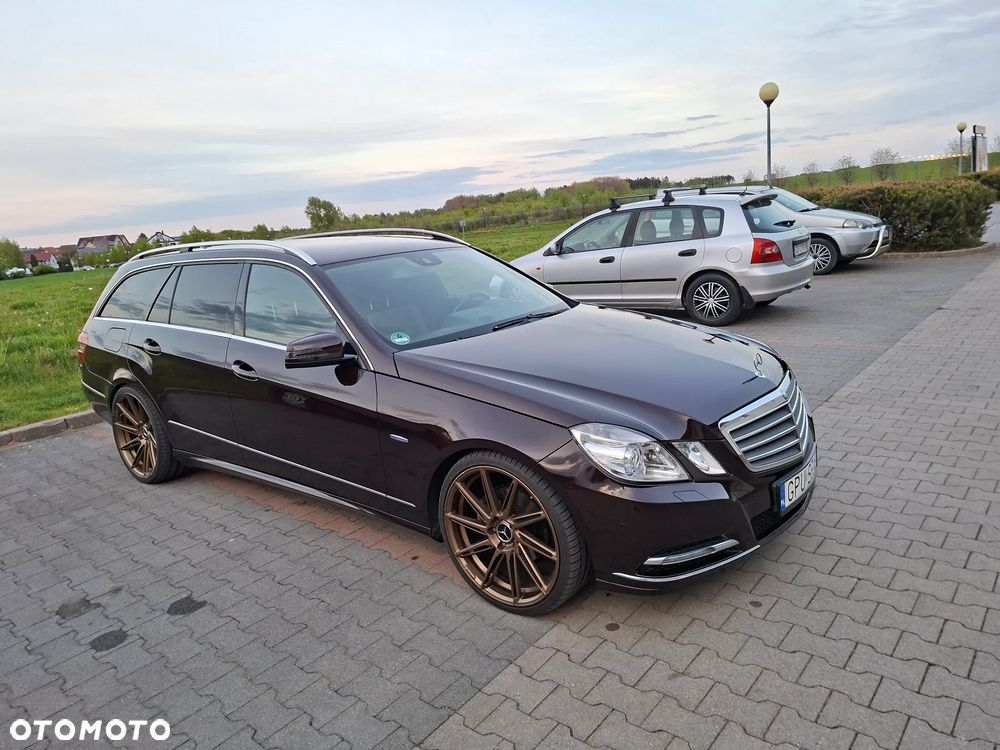 Mercedes-Benz Klasa E 200 CGI BlueEFFICIENCY Automatik - 34