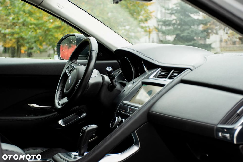 Jaguar E-Pace P250 AWD R-Dynamic S - 21