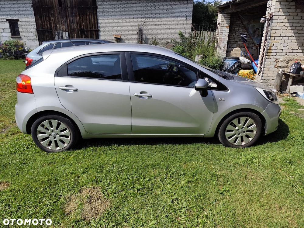 Kia Rio - 4