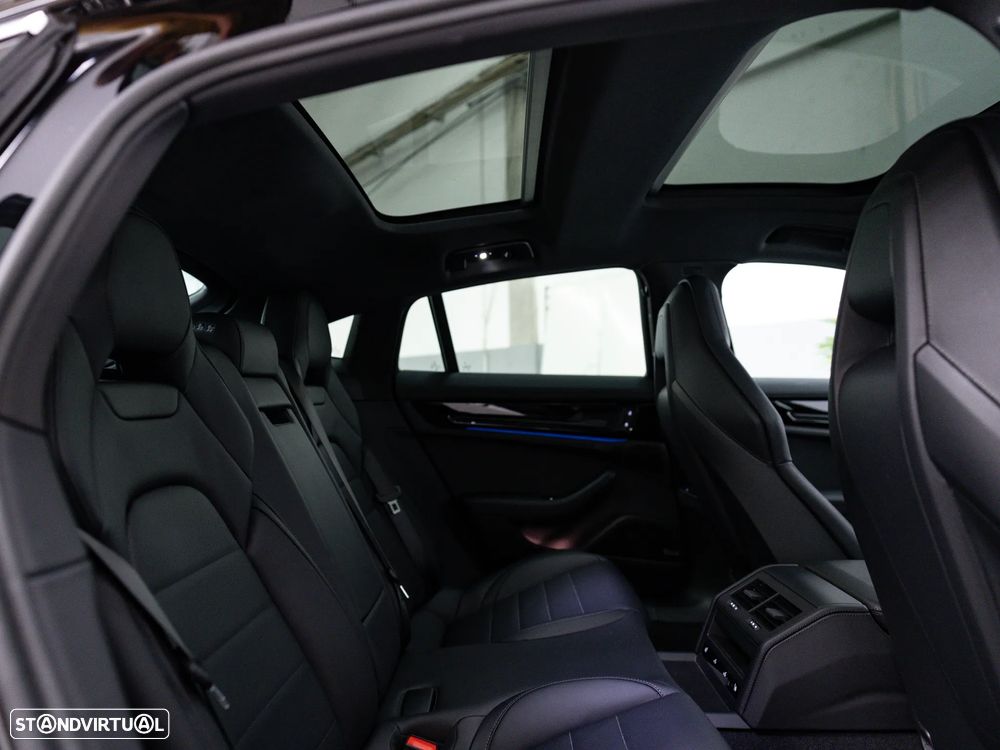 Porsche Panamera 4 E-Hybrid - 26