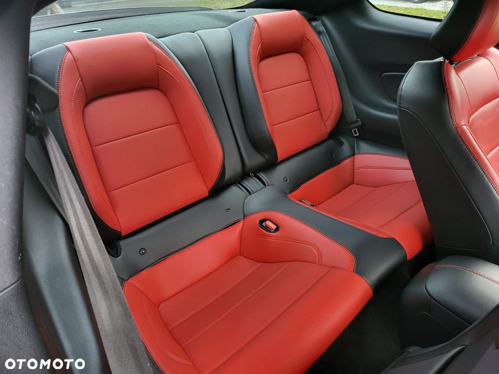 Ford Mustang - 4