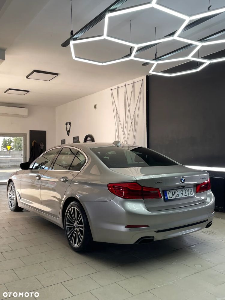 BMW Seria 5 540i xDrive Sport Line - 18