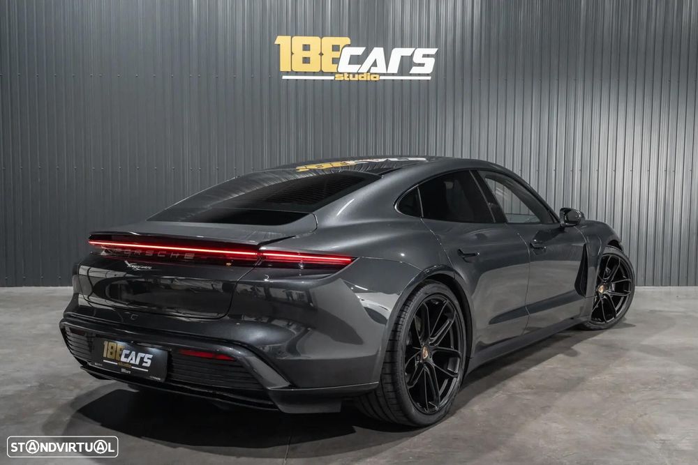 Porsche Taycan 4 - 6