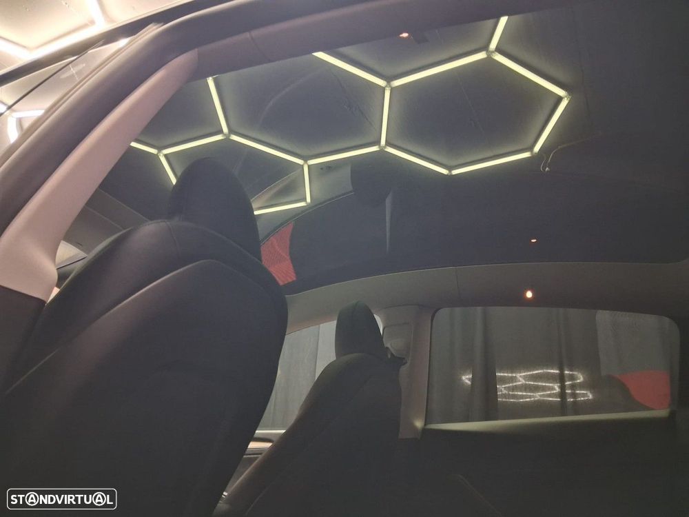 Tesla Model Y Long-Range RWD - 16