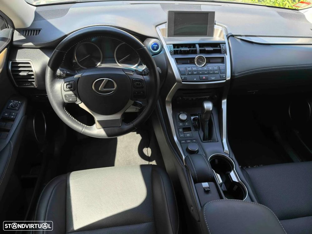 Lexus NX 300h Executive+ - 30