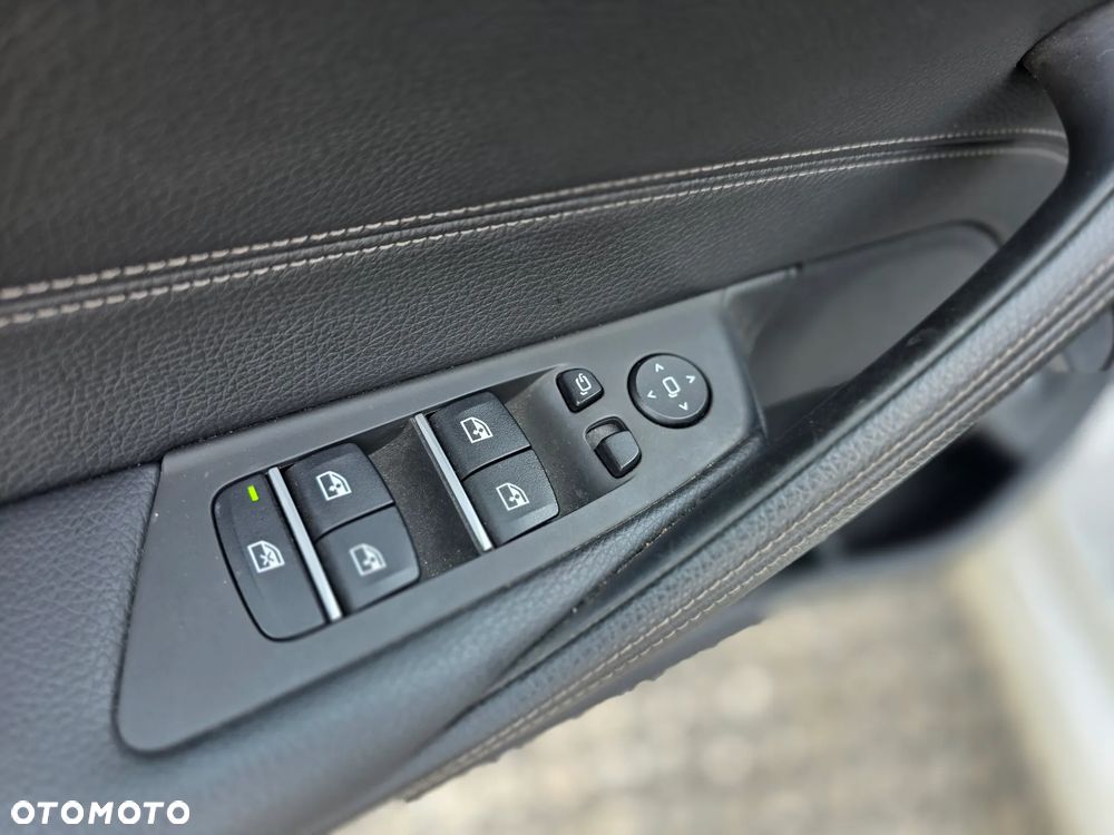 BMW Seria 5 530i xDrive Sport Line - 31