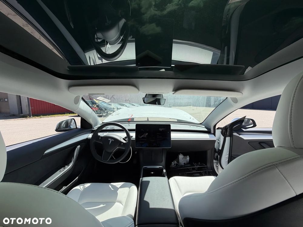 Tesla Model 3 - 12
