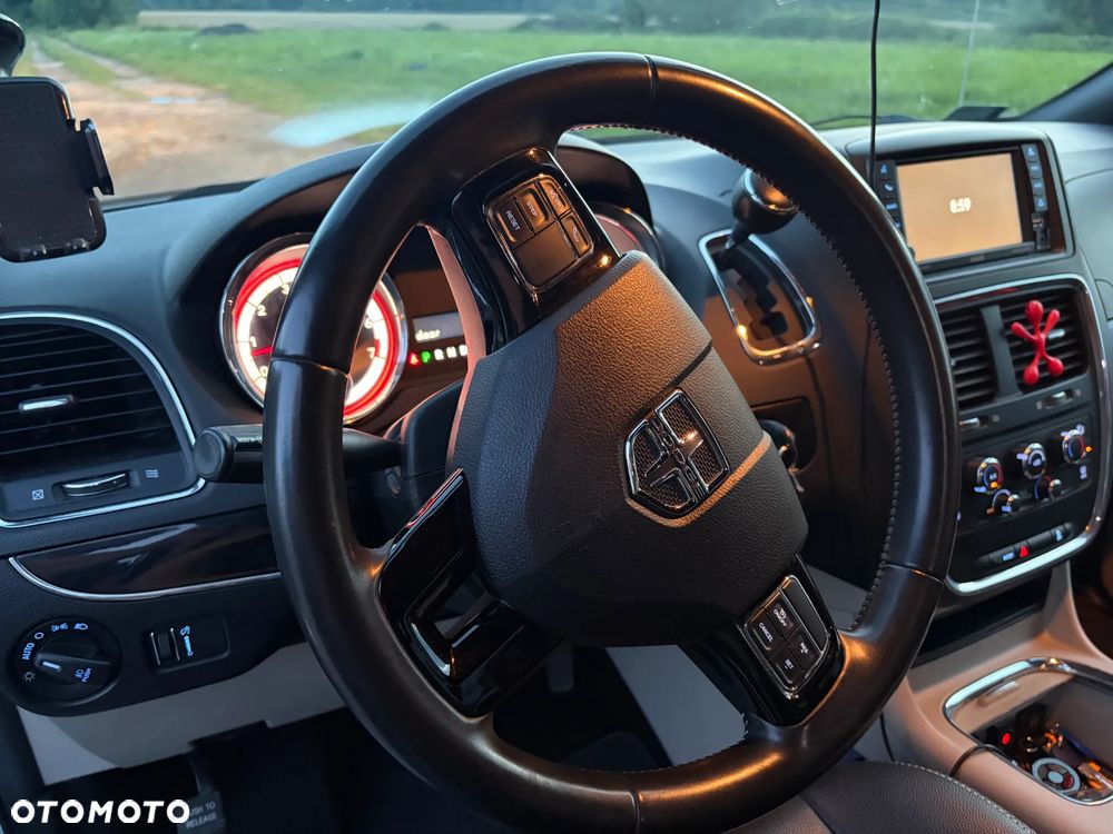 Dodge Grand Caravan - 11