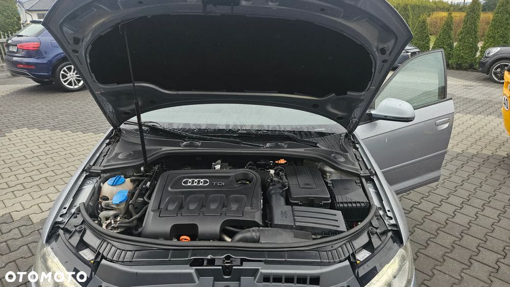 Audi A3 Sportback 2.0 TDI DPF S tronic S line Sportpaket - 7