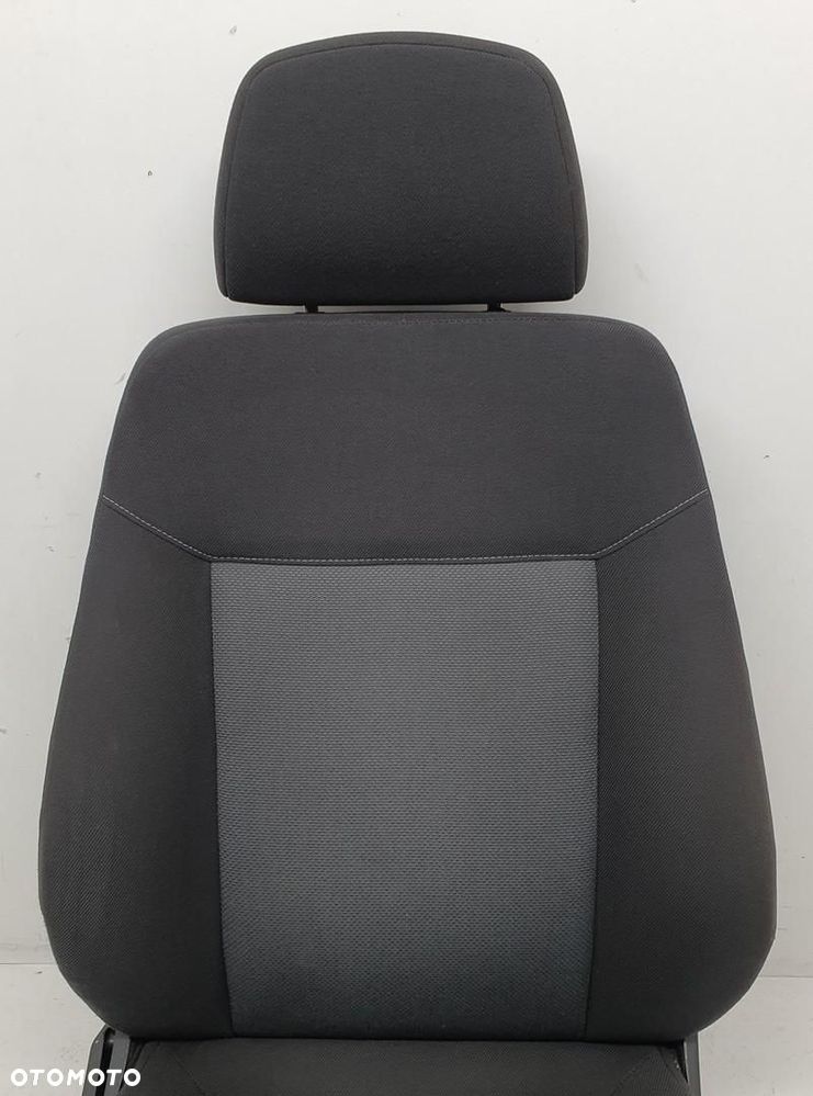 FOTEL PRAWY PRZÓD PRZEDNI PASAŻERA OPEL ASTRA III H EUROPA - 6