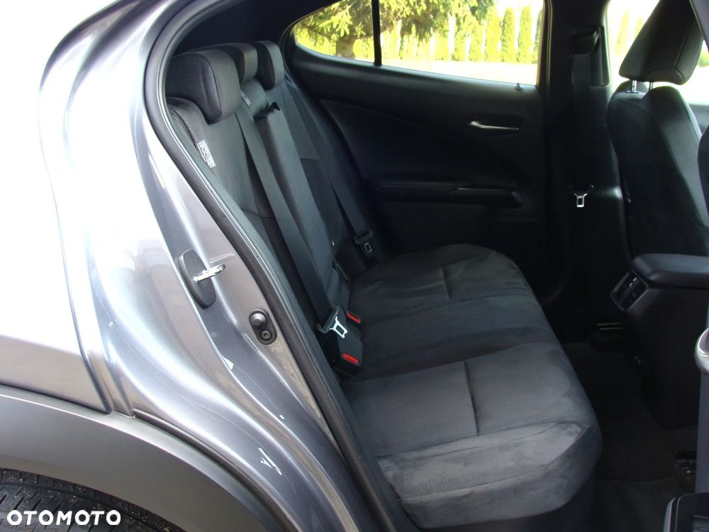 Lexus UX 250h (E-FOUR) Executive Line - 11