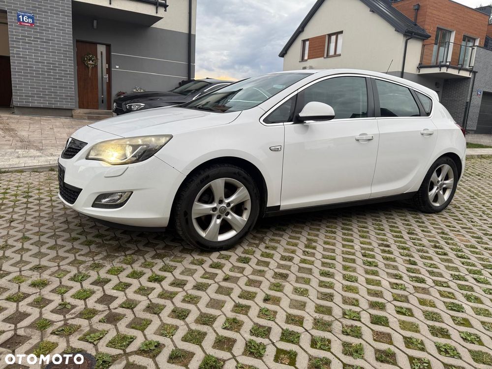 Opel Astra 2.0 CDTI Cosmo - 11