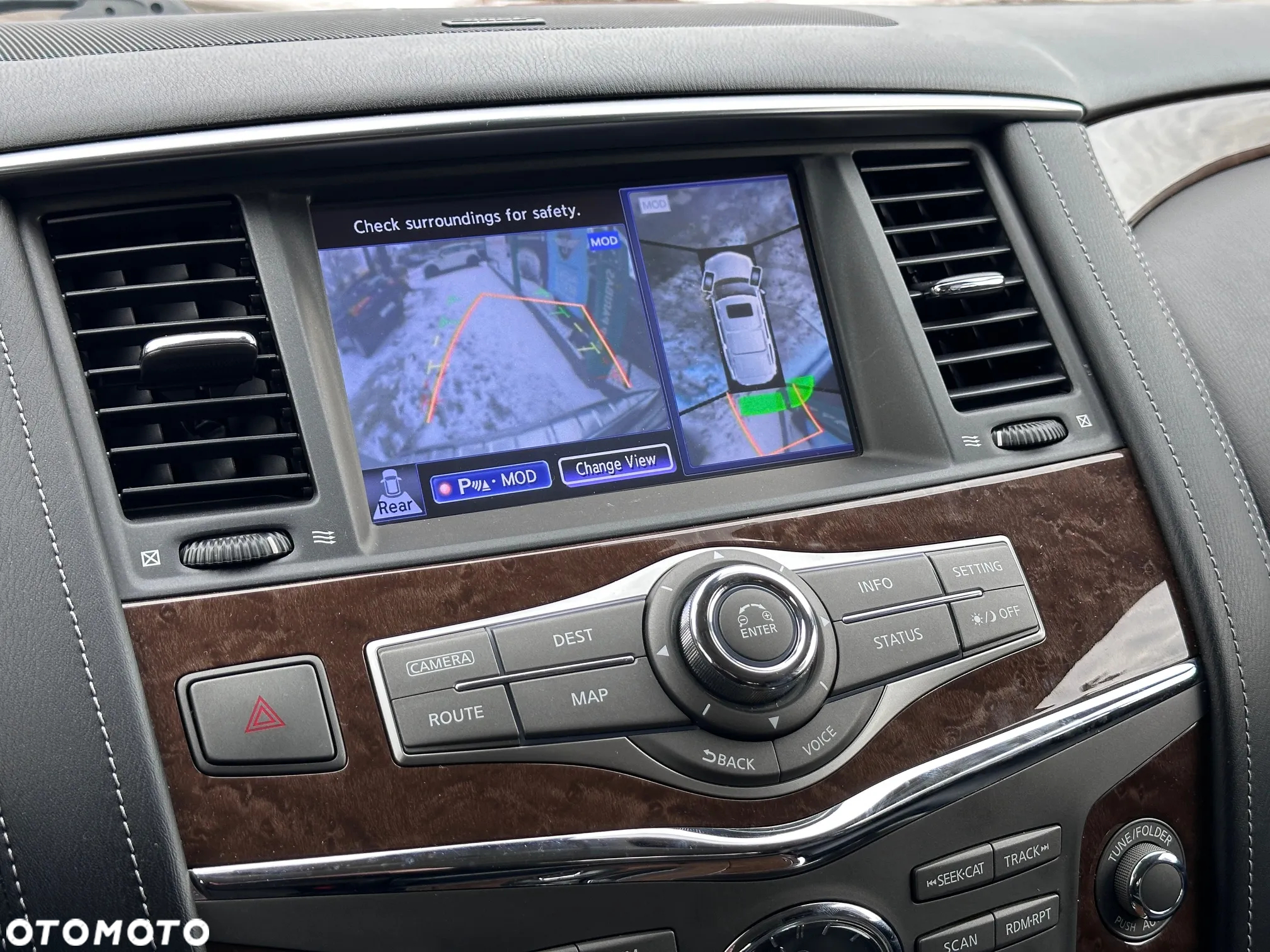 Infiniti QX80 - 24