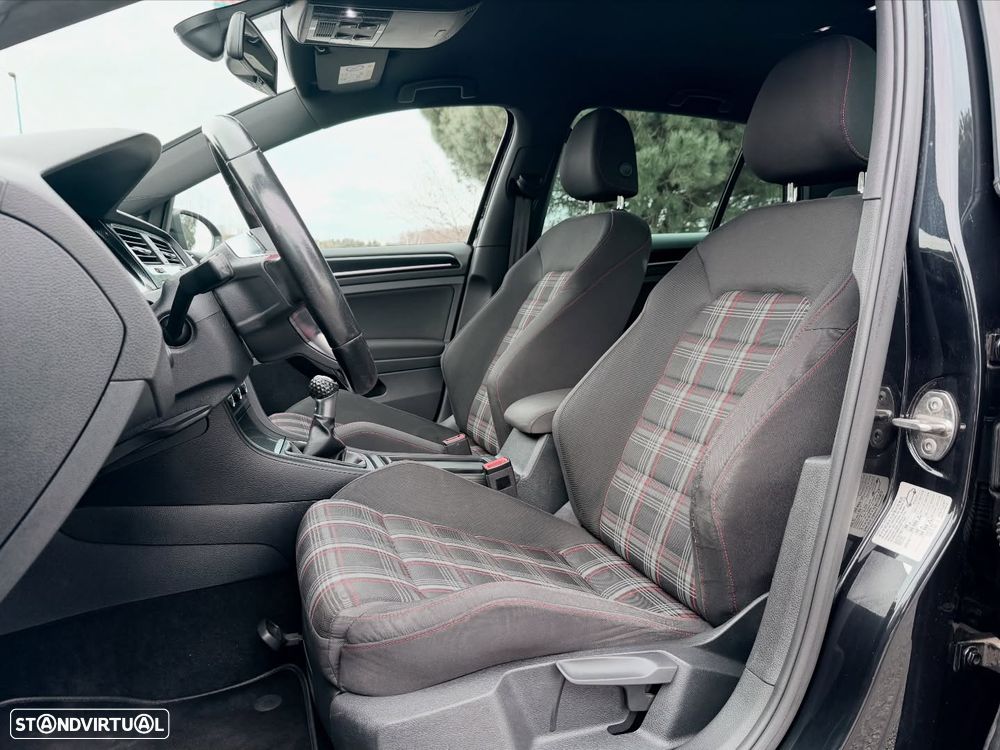 VW Golf GTI BlueMotion - 11