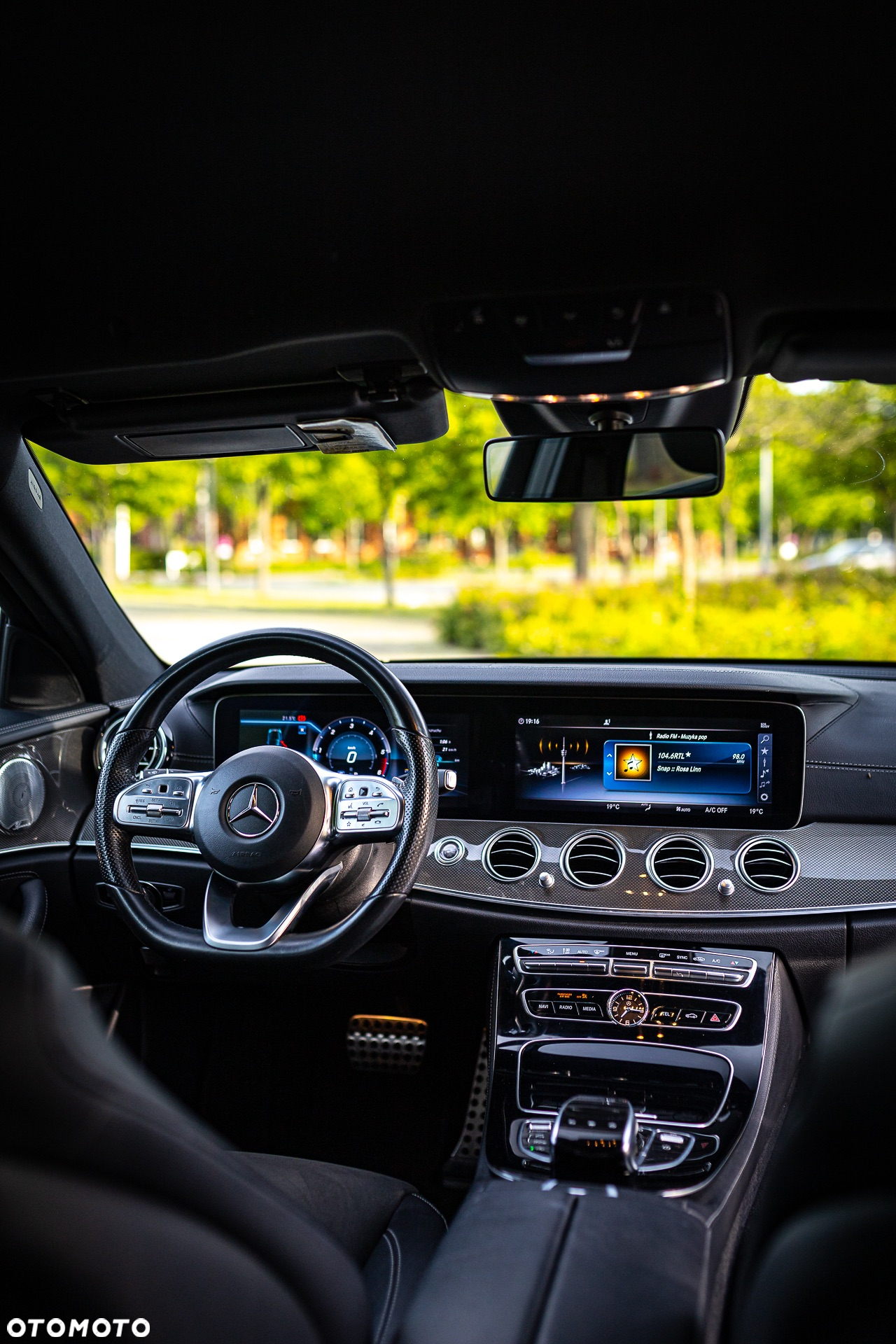 Mercedes-Benz Klasa E 220 d 4-Matic 9G-TRONIC - 16