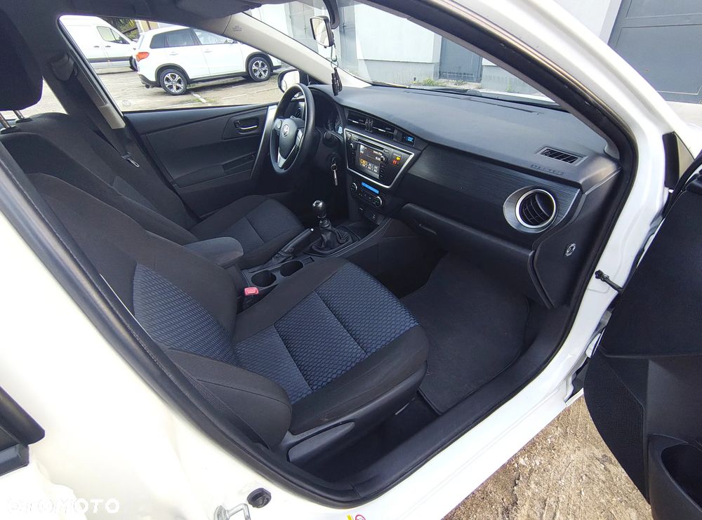 Toyota Auris - 25