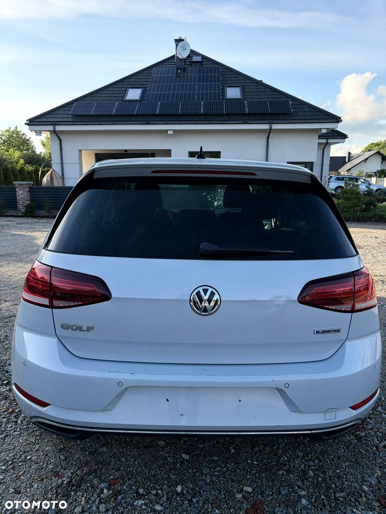 Volkswagen Golf - 1