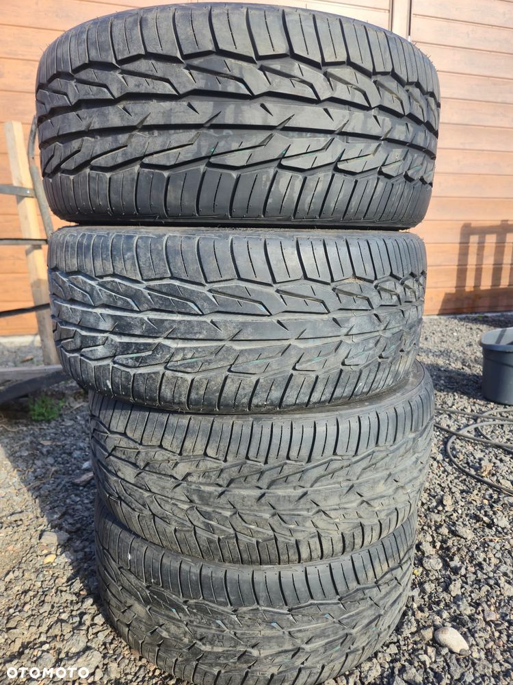 OPONY TOYO EXTENSA HP II 235 35 R19 - 10