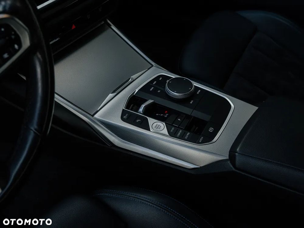 BMW Seria 3 320d xDrive M Sport - 12
