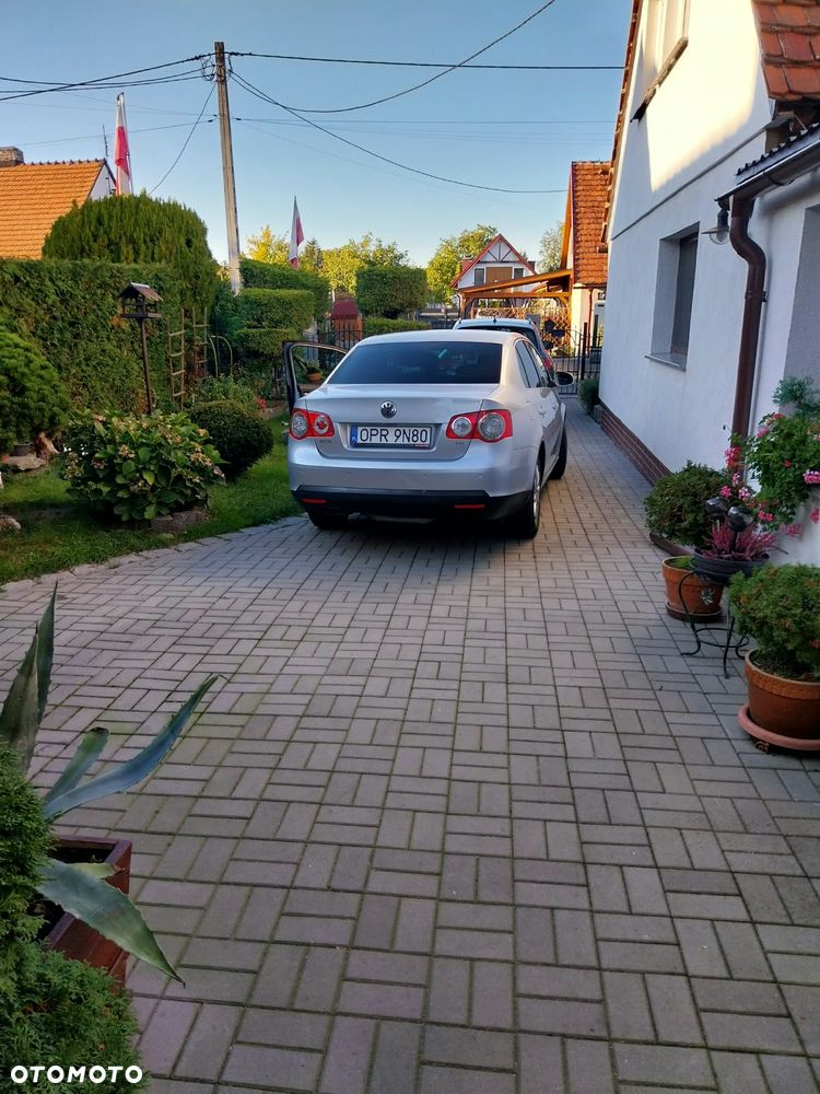 Volkswagen Jetta - 3