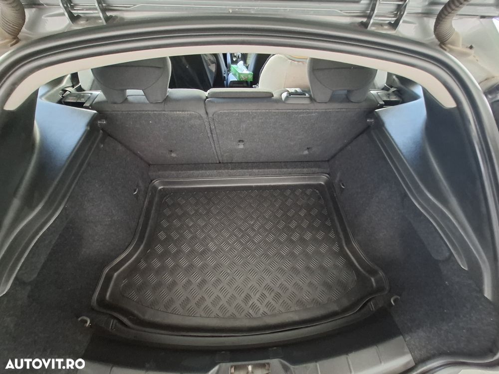 Volvo V40 T3 Aut. Momentum - 22