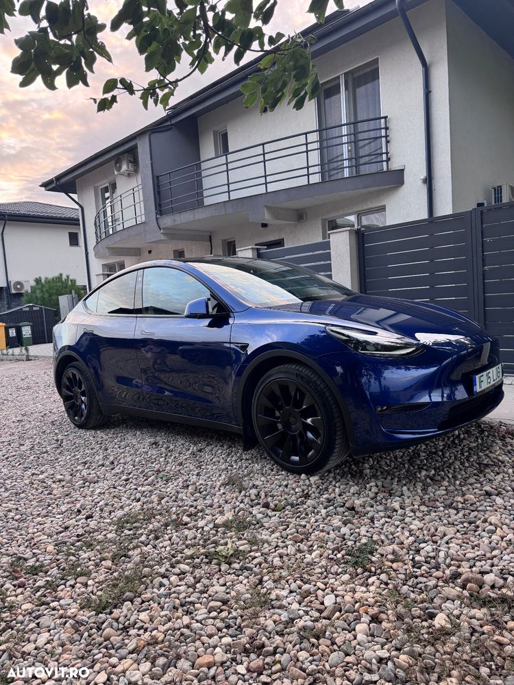 Tesla Model Y - 16
