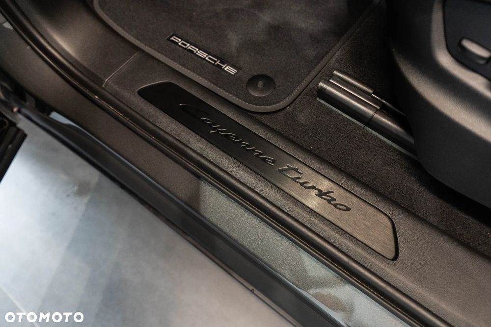 Porsche Cayenne Turbo E-Hybrid PHEV - 35