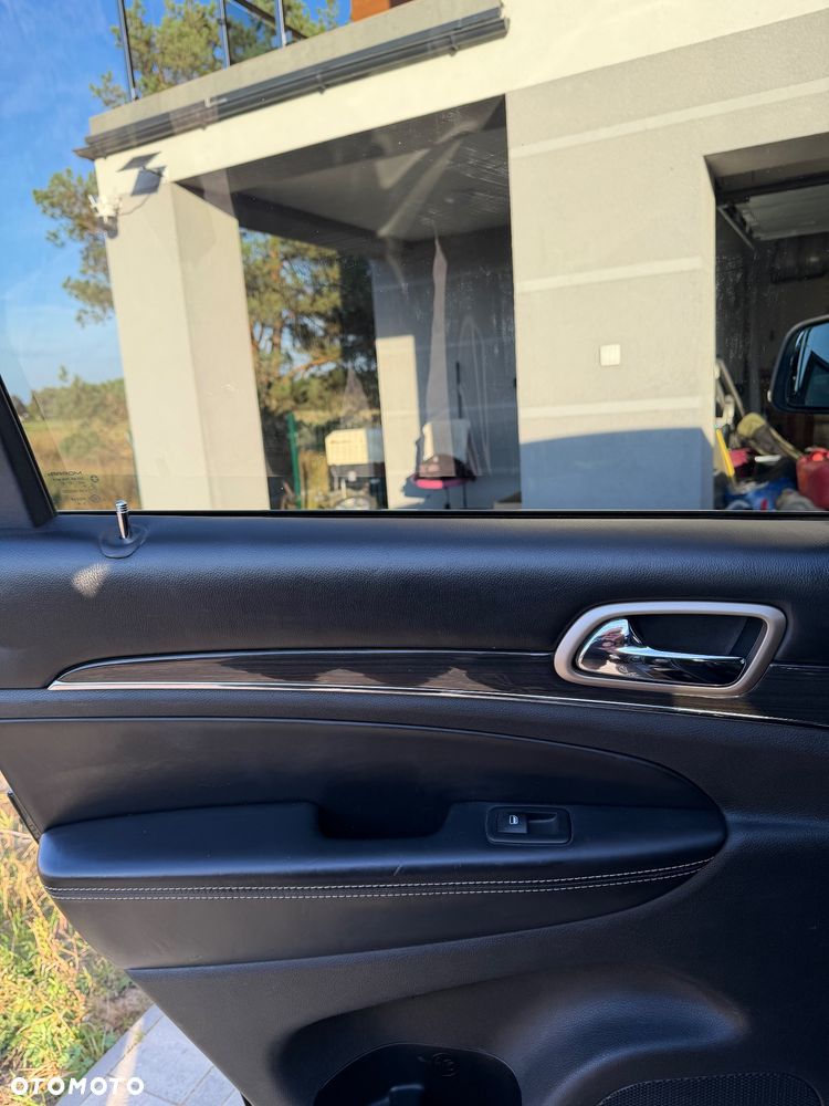 Jeep Grand Cherokee - 29