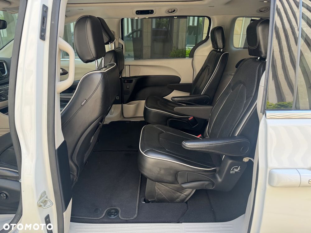 Chrysler Pacifica - 21