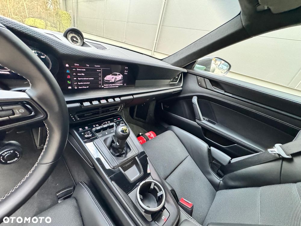 Porsche 911 GT3 Touring - 14