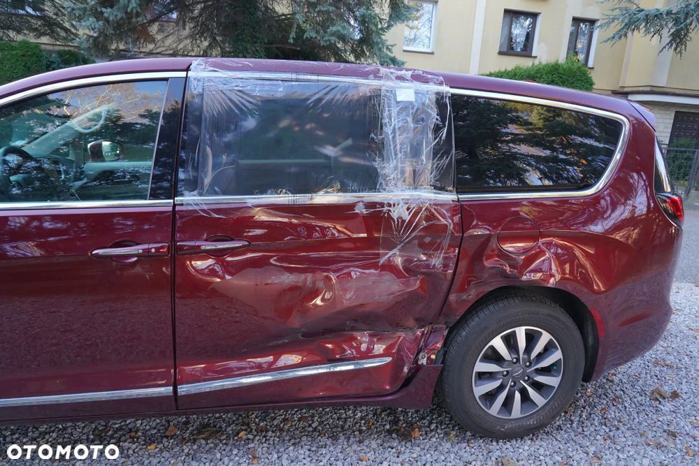 Chrysler Pacifica - 8