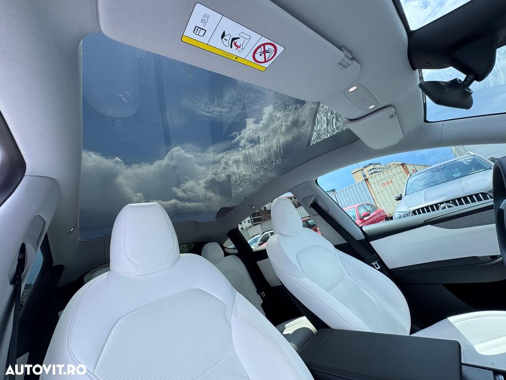 Tesla Model Y - 15