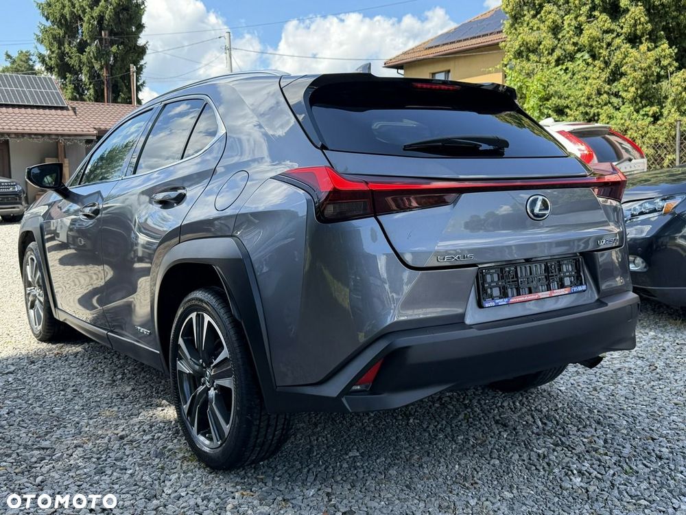 Lexus UX - 5