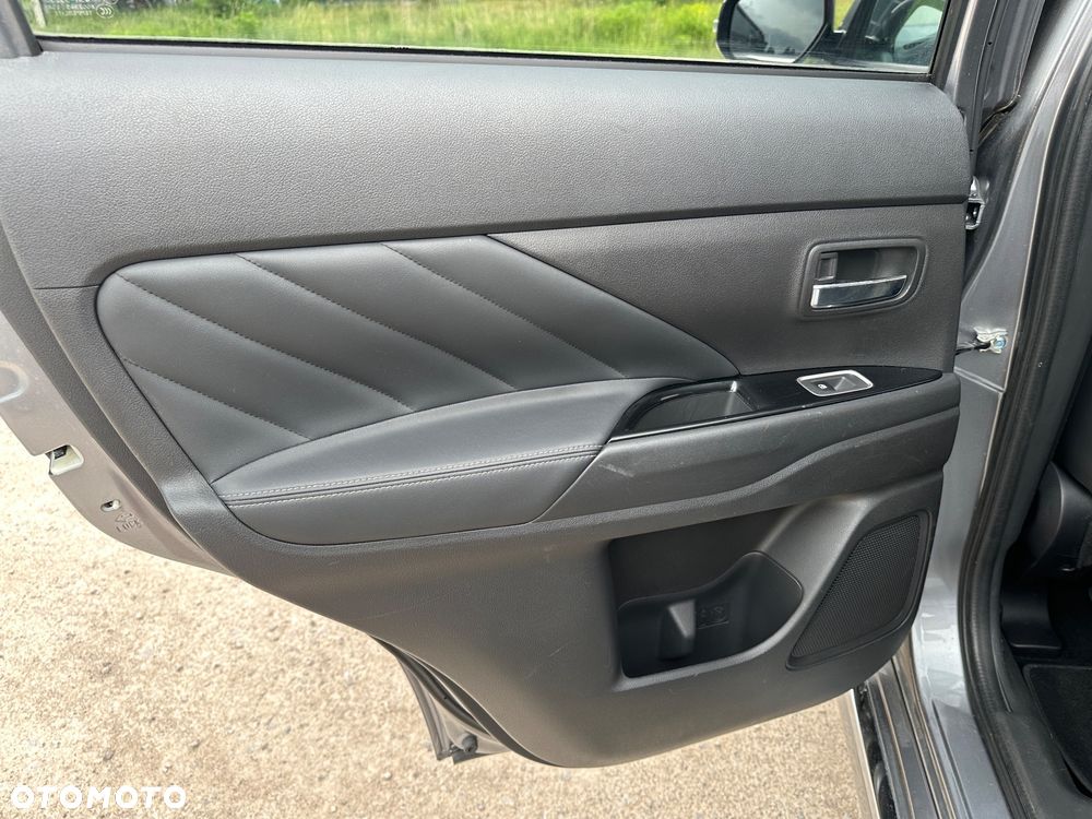Mitsubishi Outlander Intense + - 33