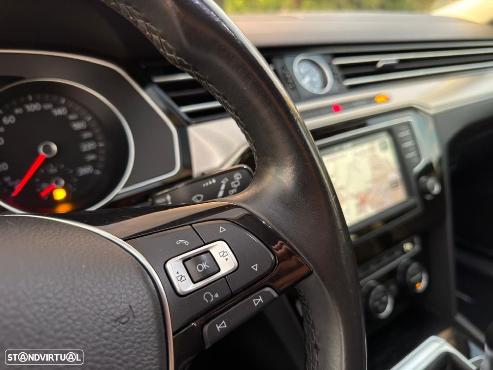VW Passat Variant 2.0 TDi Highline - 25