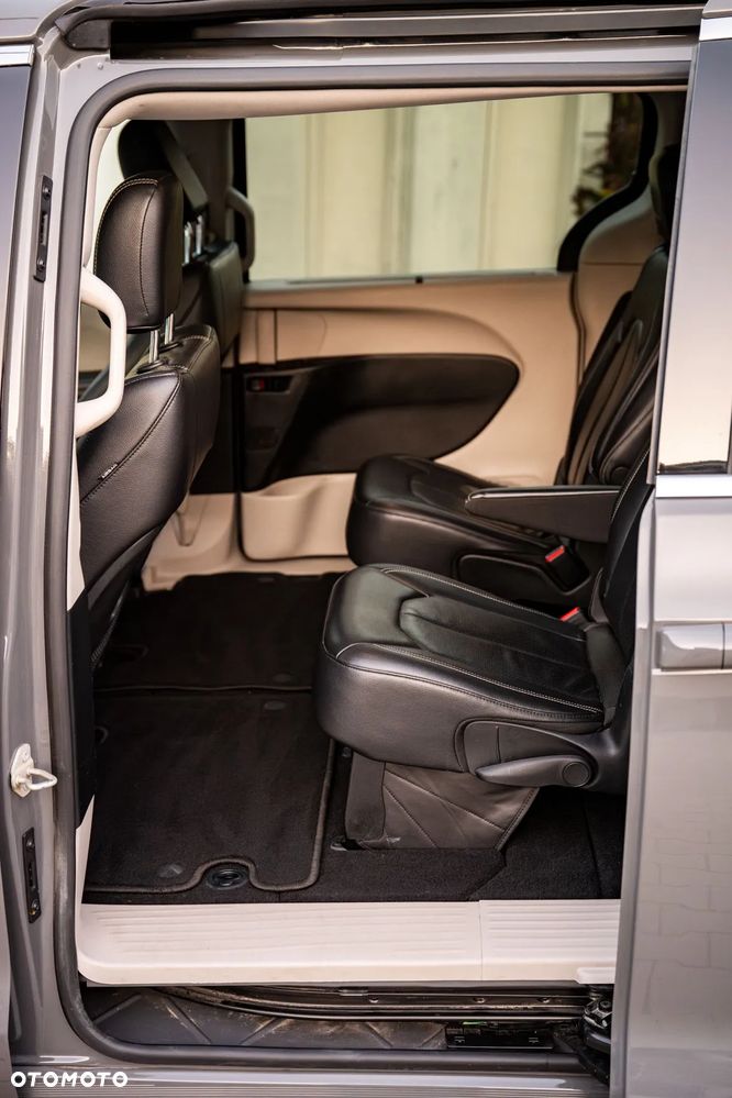 Chrysler Pacifica - 26