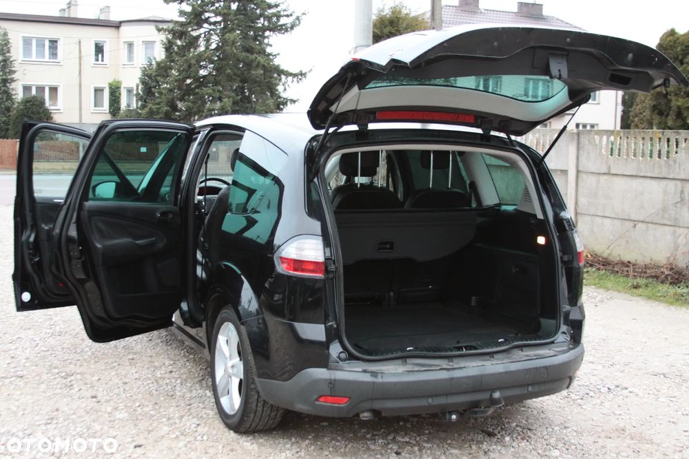 Ford S-Max - 17