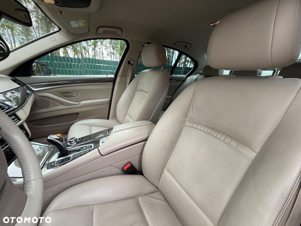 BMW Seria 5 525d xDrive Modern Line - 13