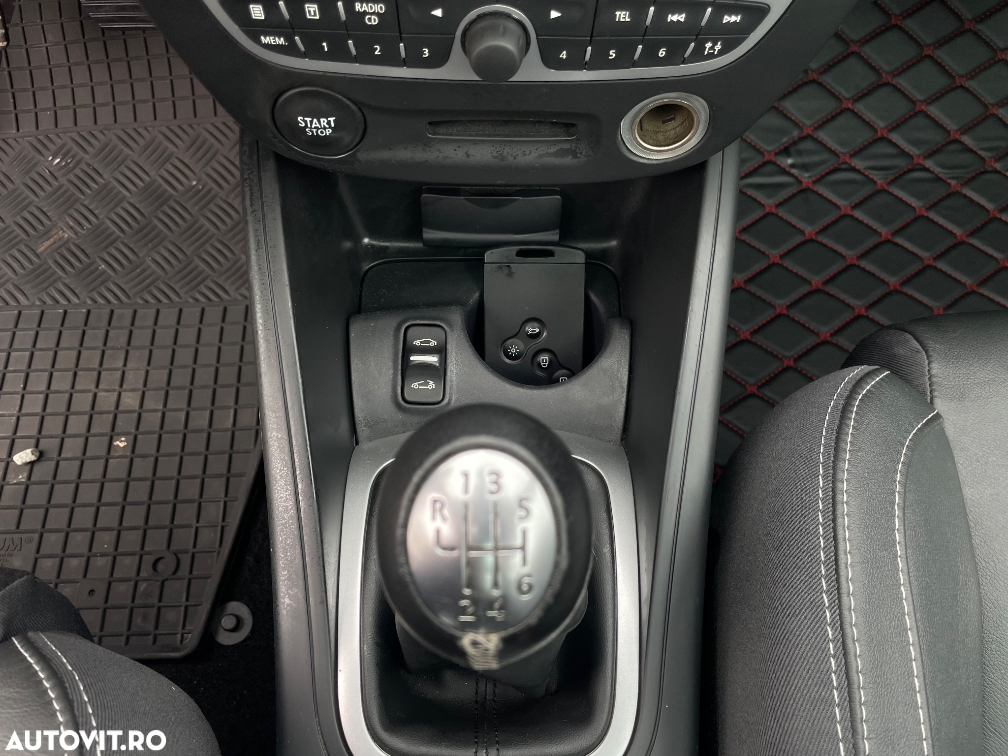 Renault Megane III Coupe 1.5 dCi Color Edition - 25