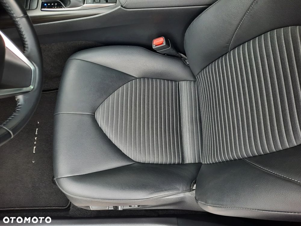 Toyota Camry 2.5 Hybrid Prestige CVT - 19