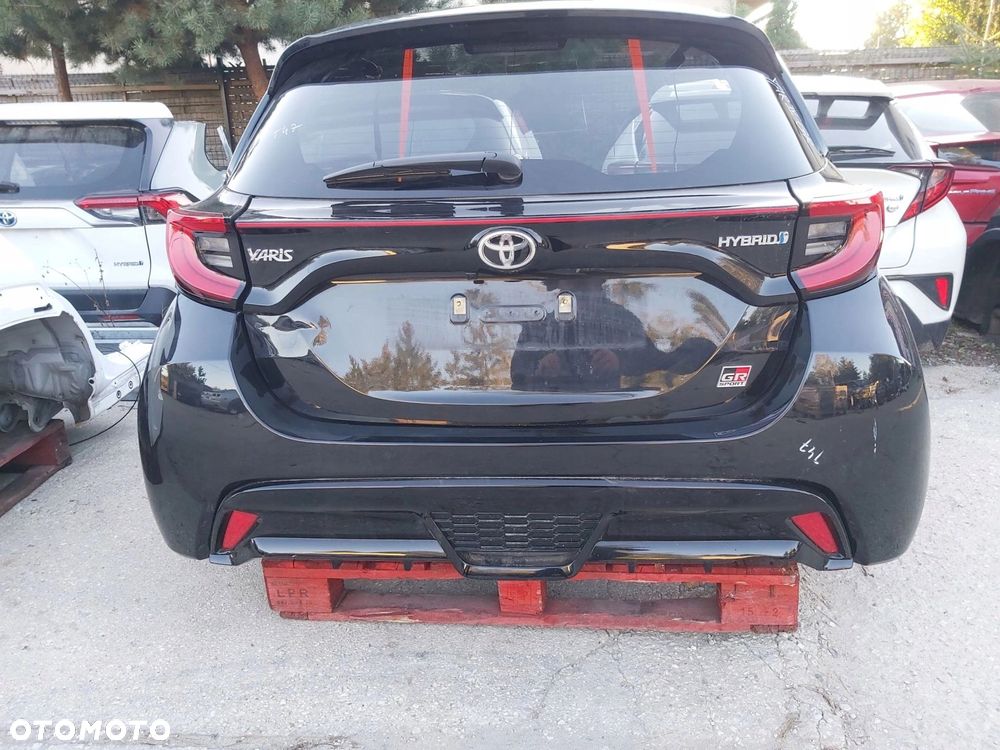 Toyota Yaris IV kompletny tył pas tylny klapa błotnik zderzak GR - 6