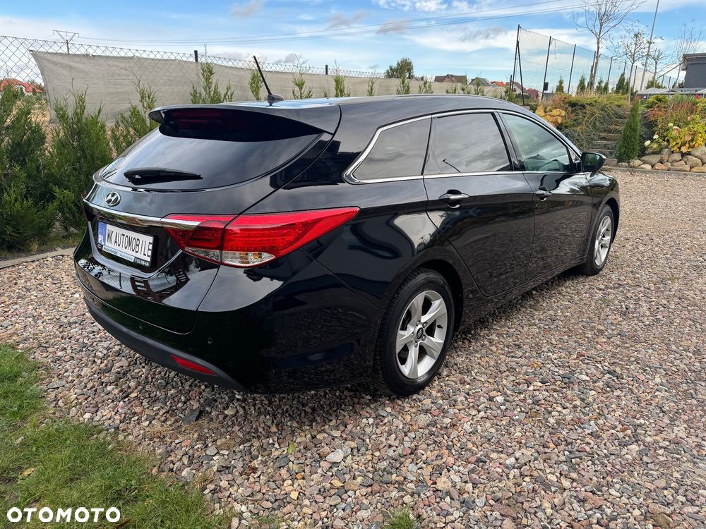 Hyundai i40 Kombi blue 1.6 Family+ - 13