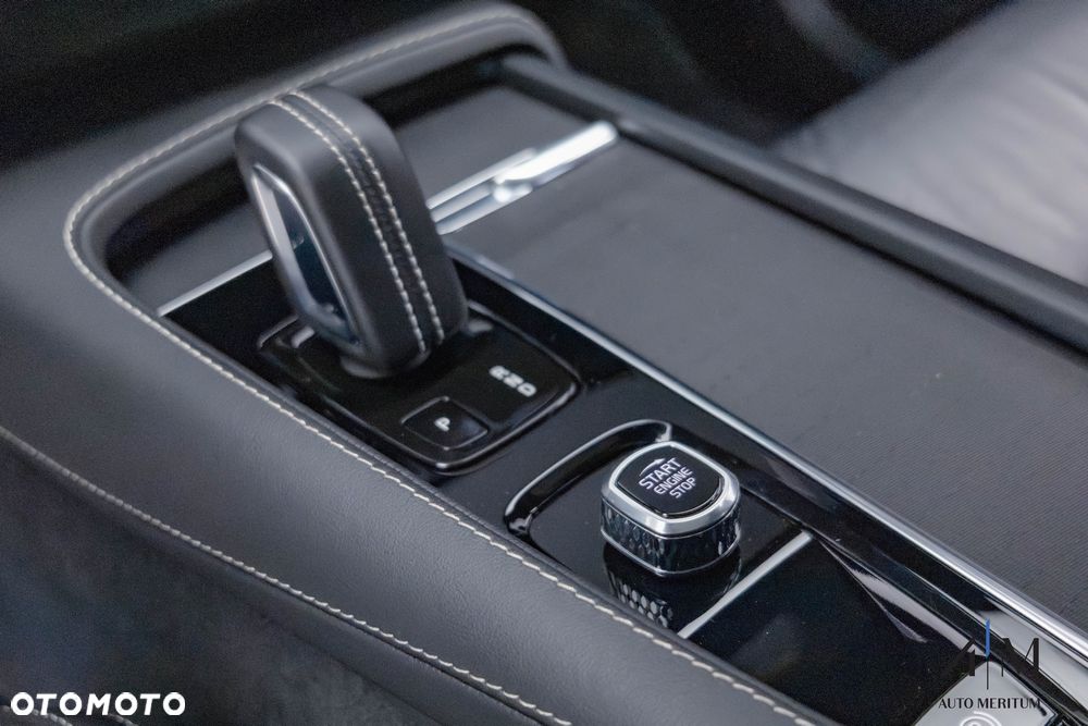 Volvo XC 90 B5 D AWD Ultimate Dark - 26